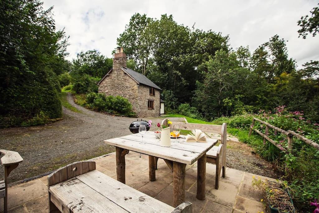 Cabalva Mill Cottage - Very Private And With Views Over The River Wye Clifford Bagian luar foto