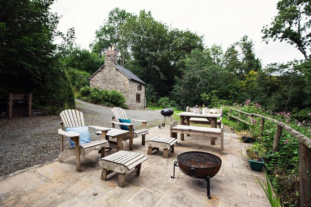 Cabalva Mill Cottage - Very Private And With Views Over The River Wye Clifford Bagian luar foto